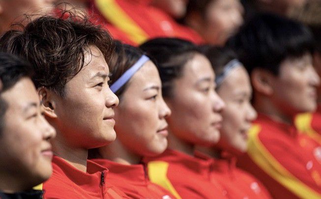 美女扒开尿口让男生爽
